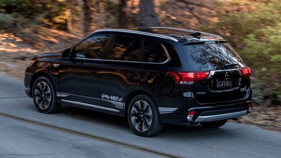  Mitsubishi Outlander PHEV 2017 года  (NA) (фото 38 из 70)